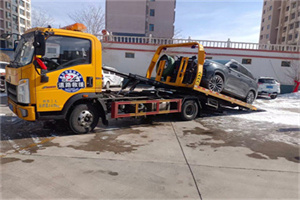 江岸救援拖车费用怎么算